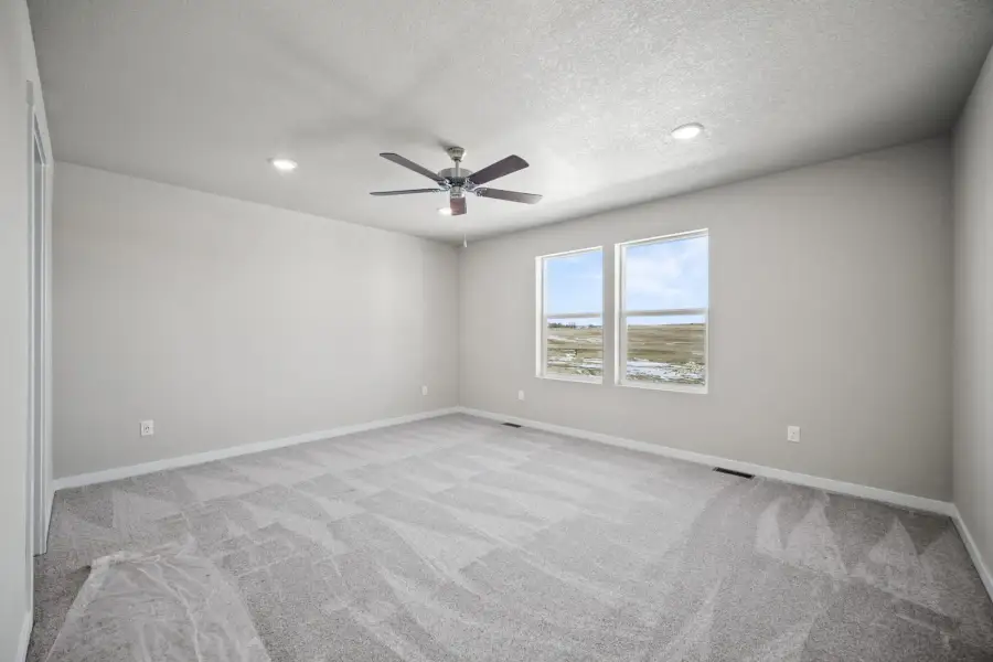 Spacious, unfurnished interior of a new home in The Glen, Colorado Springs (Image 25).