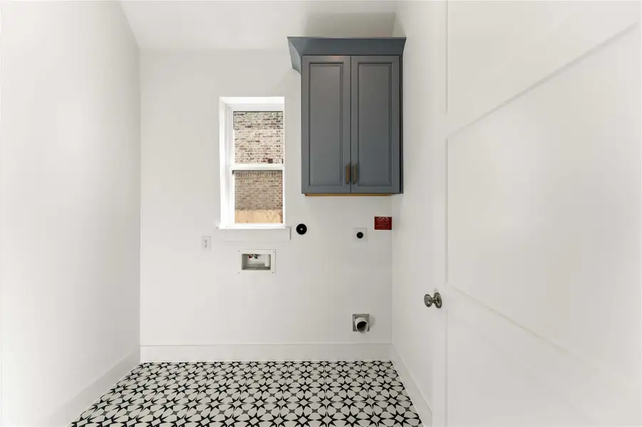 Spacious, unfurnished interior of a new home in Valencia, Manvel (Image 25).