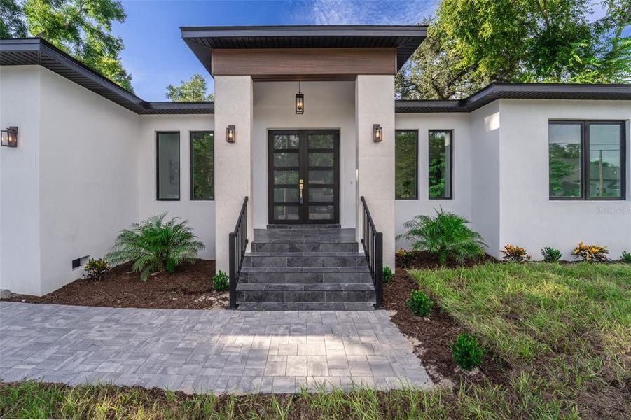 Exterior details and patio area of a home in , Tampa (Image 26).