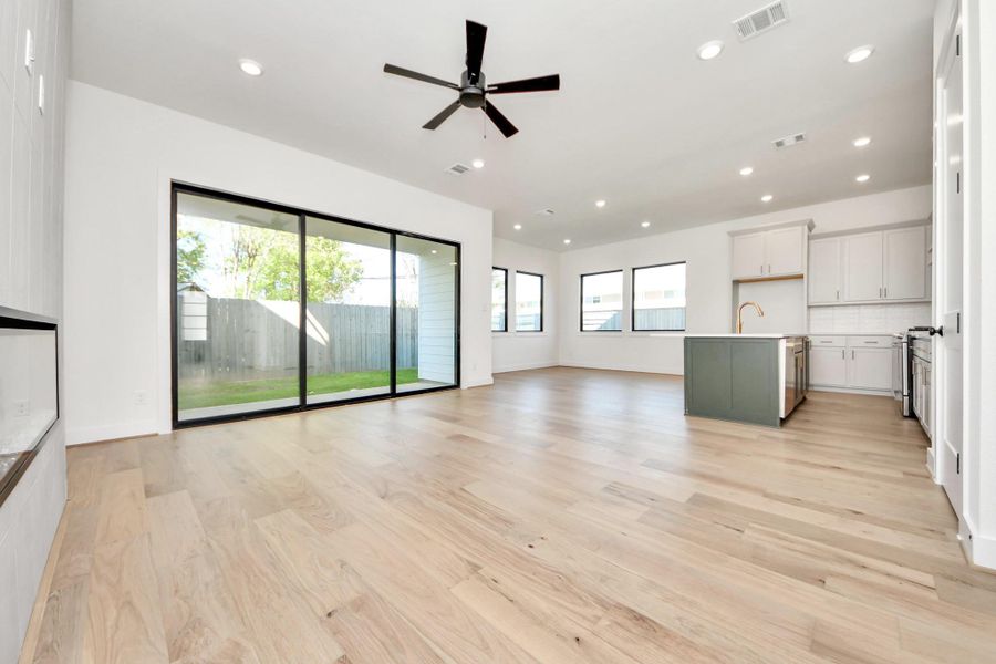 Spacious, unfurnished interior of a new home in Caywood Place, Houston (Image 20).