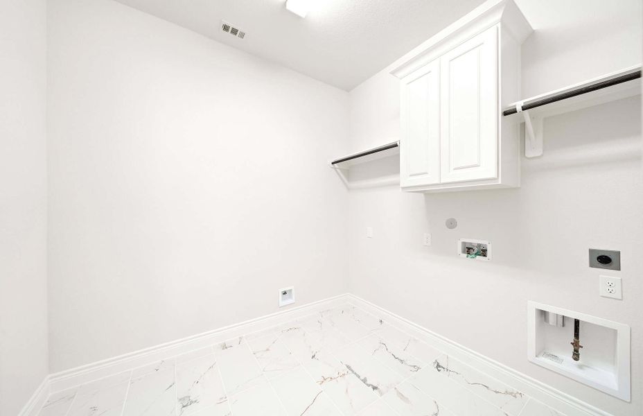 Representative unfurnished interior of a home built from the 3326AU by Ravenna Homes in Audubon 60′, Magnolia (Image 28).