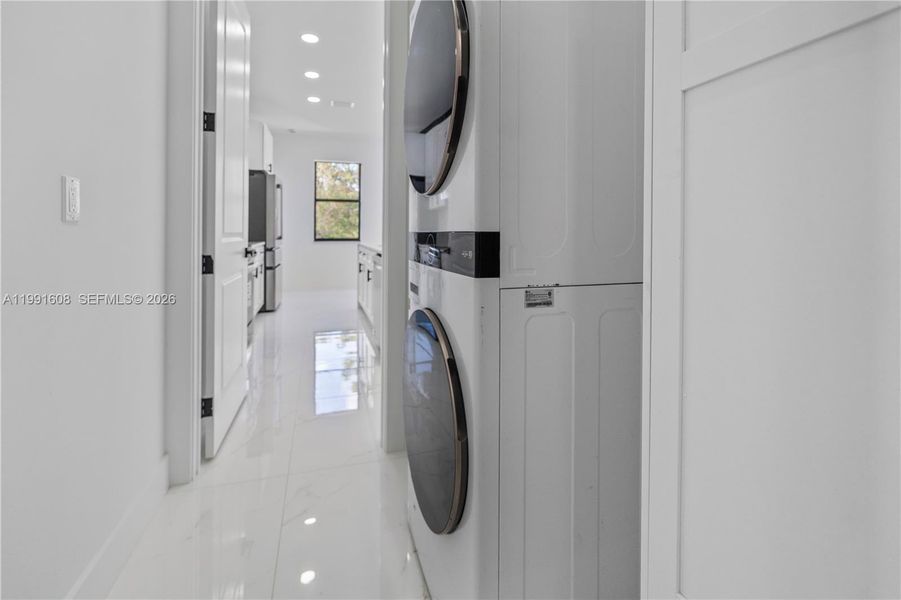 Close-up of interior finishes inside a home in , Lehigh Acres (Image 23). Close-up of interior finishes inside a home in , Lehigh Acres (Image 23).