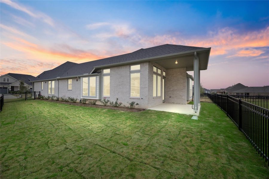 Come explore this generous backyard—perfect for kids to play freely and adults to unwind in comfort!