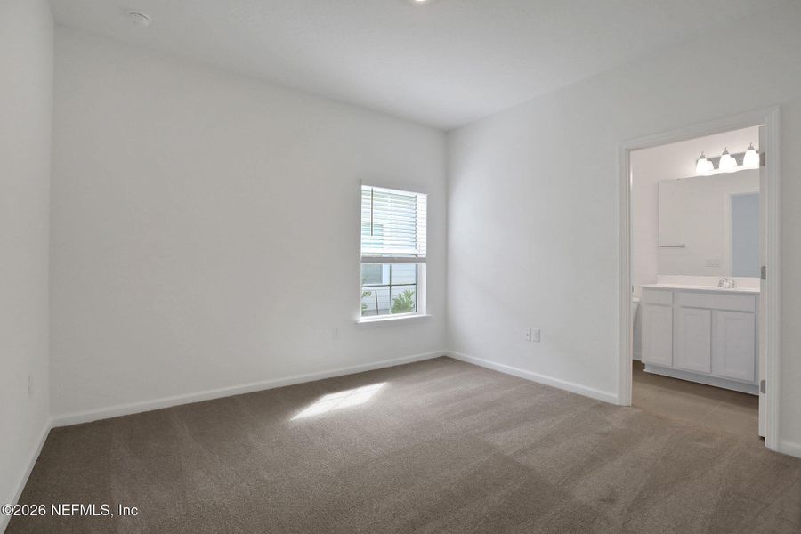 Spacious, unfurnished interior of a new home in Amberly, Green Cove Springs (Image 19).