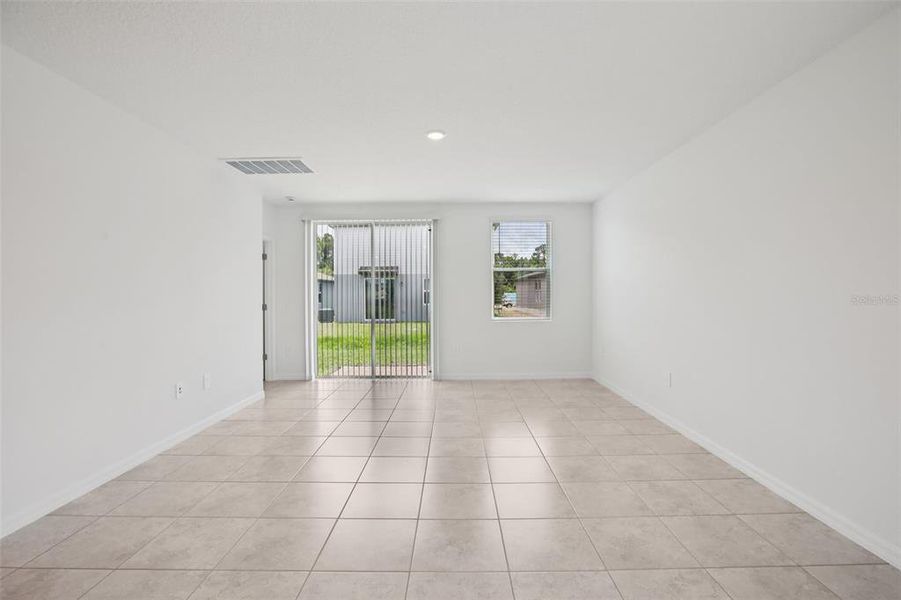 Spacious, unfurnished interior of a new home in Villamar - Classic Series, Winter Haven (Image 19).