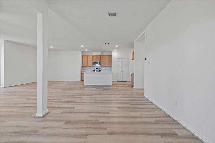 Spacious, unfurnished interior of a new home in Oakwood Estates, Waller (Image 16).