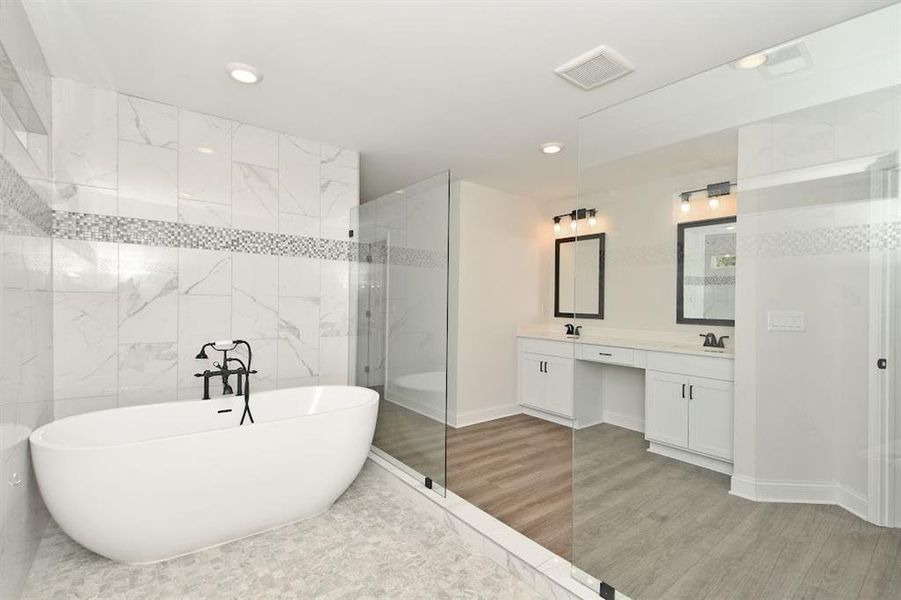 Furnished interior view inside a new home in , Dallas (Image 18).