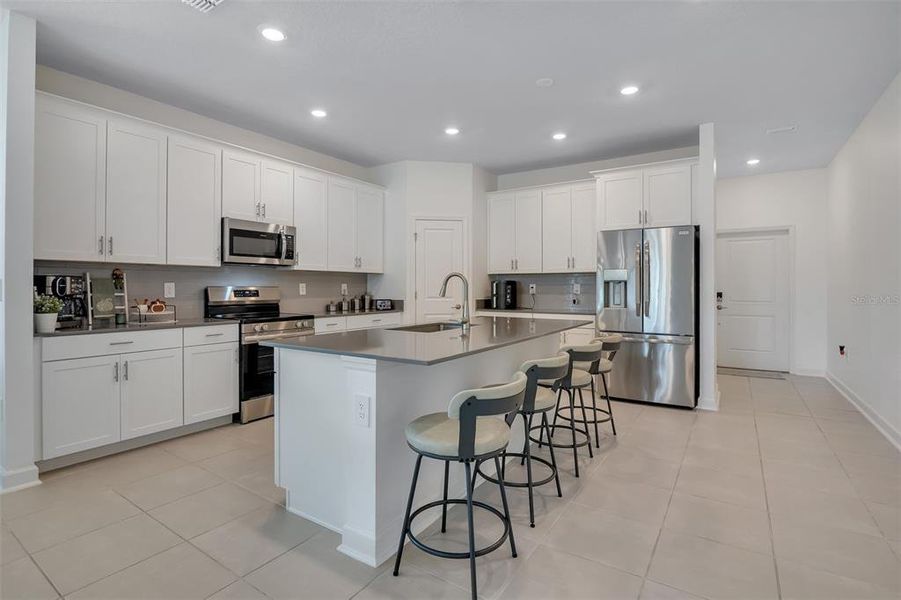 Furnished interior view inside a new home in Tohoqua, Kissimmee (Image 18). Furnished interior view inside a new home in Tohoqua, Kissimmee (Image 18).