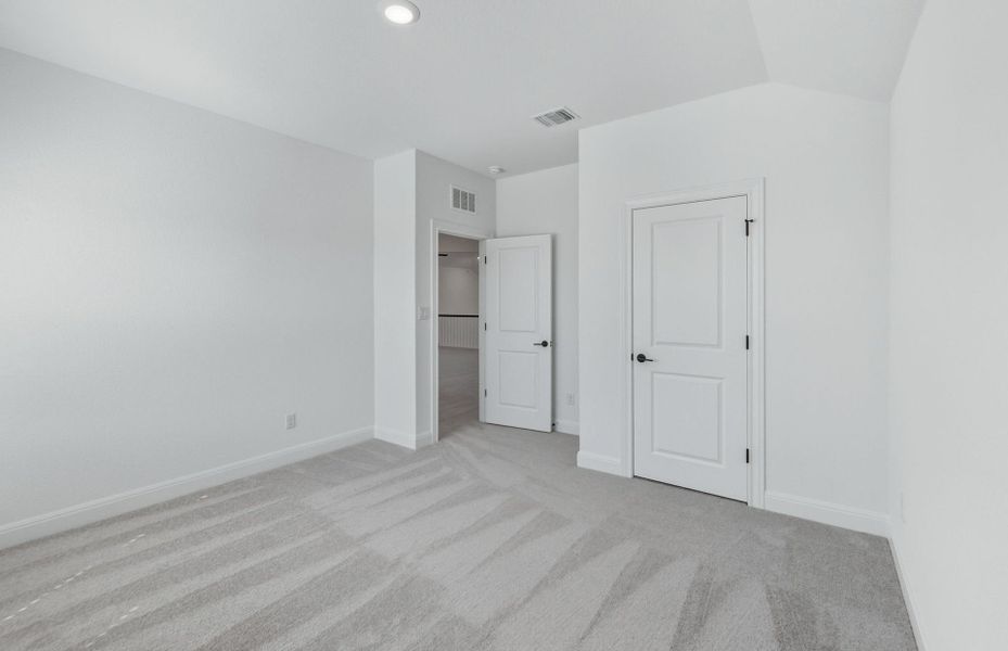 Spacious, unfurnished interior of a new home in Santa Rita Ranch, Liberty Hill (Image 37).