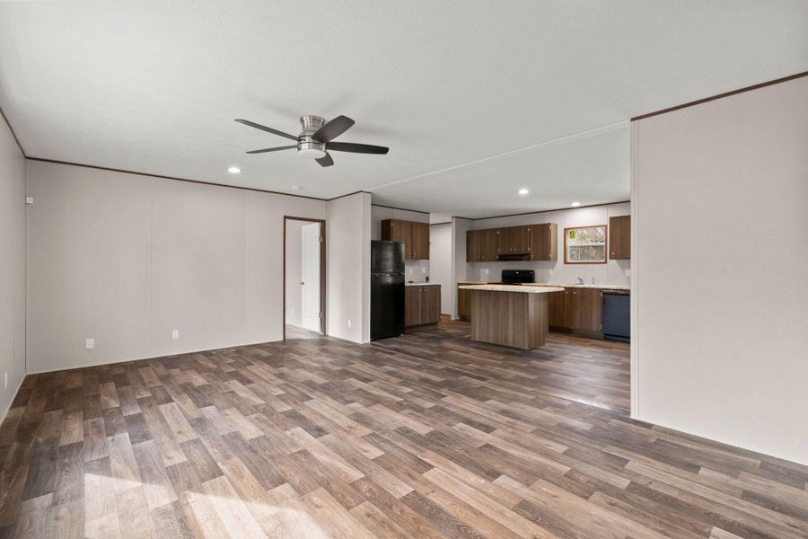 Spacious, unfurnished interior of a new home in , St. George (Image 15).