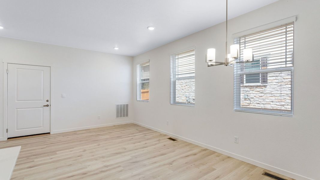 Spacious, unfurnished interior of a new home in Horizon Uptown, Aurora (Image 7).
