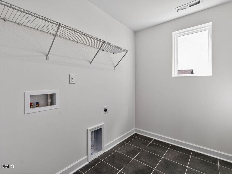 022-1280x960-laundry