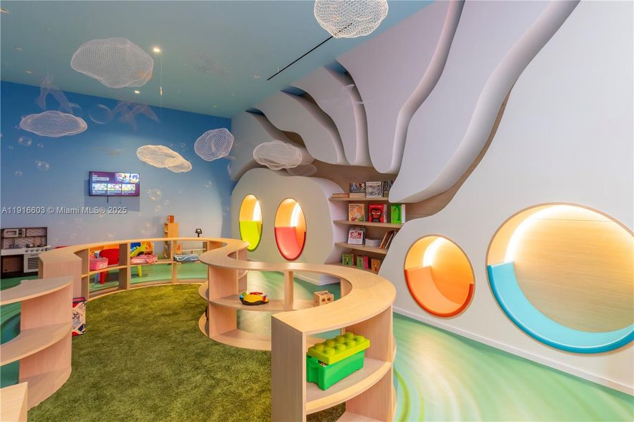 Community amenities in The Estates at Acqualina, Sunny Isles Beach (Image 10).