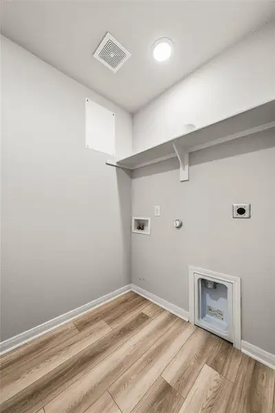 Spacious, unfurnished interior of a new home in , Waco (Image 35). Spacious, unfurnished interior of a new home in , Waco (Image 35).