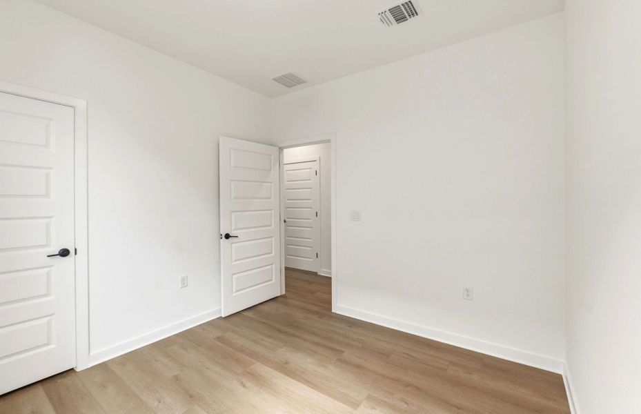 Spacious, unfurnished interior of a new home in Sun City Texas, Georgetown (Image 29).