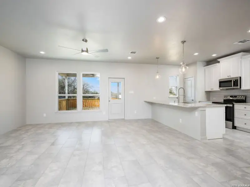 Spacious, unfurnished interior of a new home in , Lytle (Image 10).