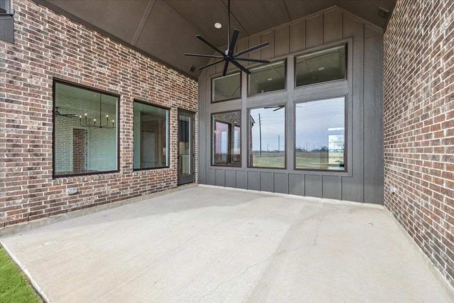 Exterior details and patio area of a home in Lakeview, Waller (Image 25).