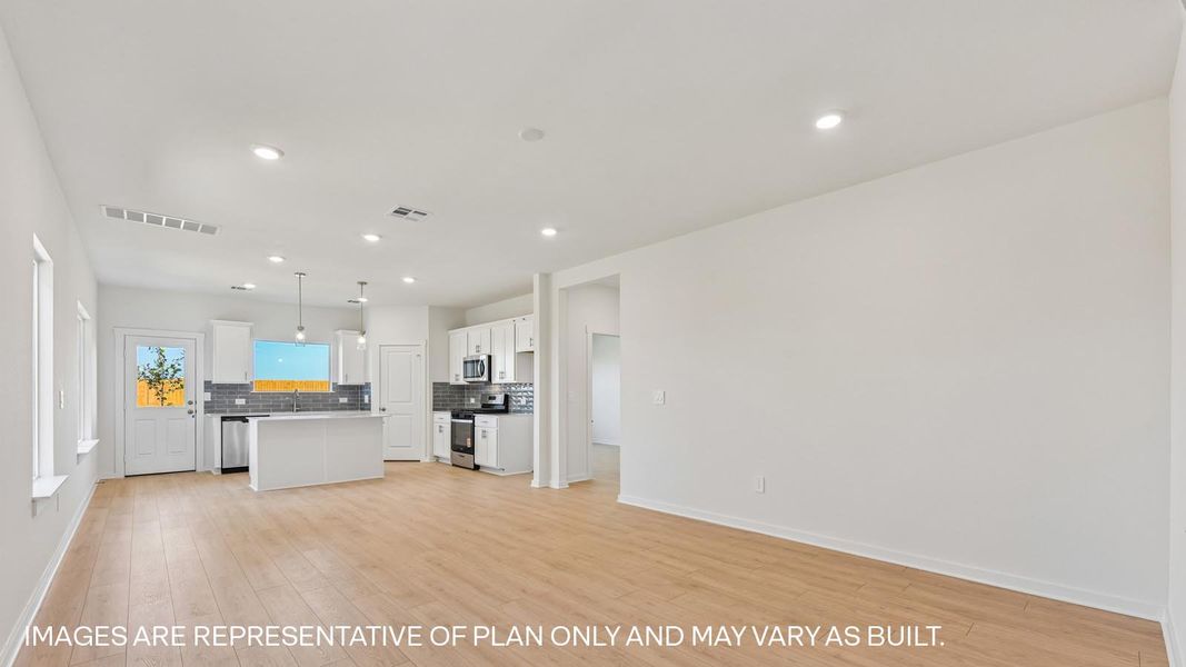 Spacious, unfurnished interior of a new home in Frontier, Mustang Ridge (Image 11).