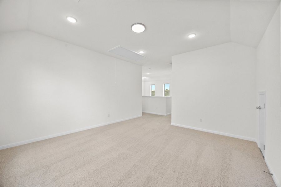 Spacious, unfurnished interior of a new home in Trinity Ranch, Elgin (Image 30).