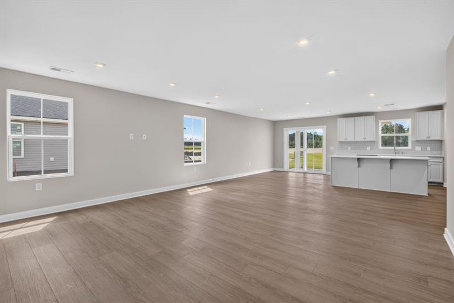 Spacious, unfurnished interior of a new home in Beacon Point at New Hampstead, Savannah (Image 25). Spacious, unfurnished interior of a new home in Beacon Point at New Hampstead, Savannah (Image 25).