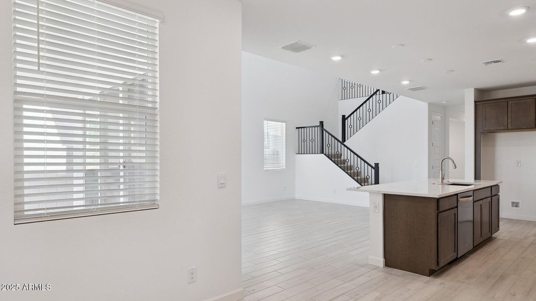 3985_Phoenician_Lot 2078_Aloravita_Peori