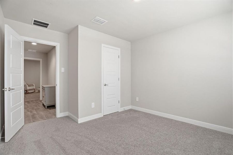 Spacious, unfurnished interior of a new home in Sandstone Estates, Granbury (Image 22).