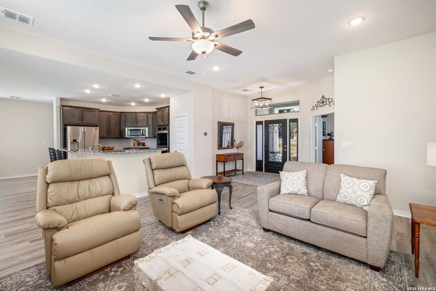 Furnished interior view inside a new home in , Bandera (Image 31).