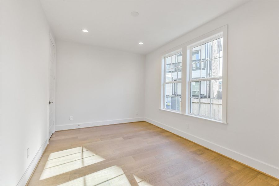 Spacious, unfurnished interior of a new home in Reserve in Memorial, Houston (Image 34).