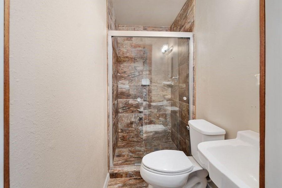 Furnished interior view inside a new home in , Gun Barrel City (Image 4).