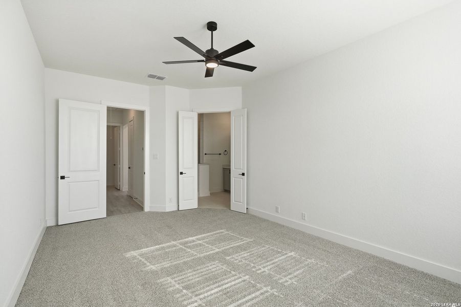 Spacious, unfurnished interior of a new home in Prominence, San Antonio (Image 20).
