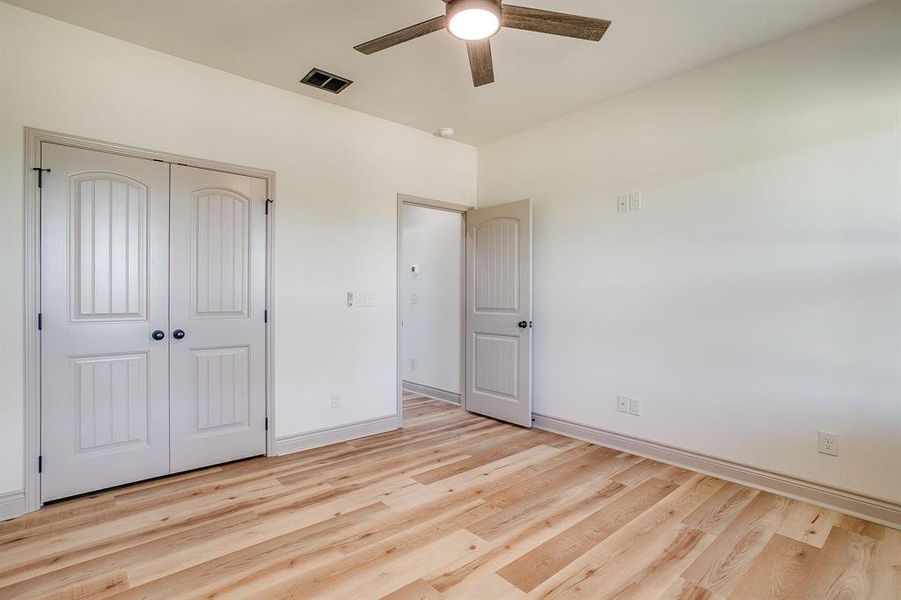 Spacious, unfurnished interior of a new home in , Nemo (Image 19).