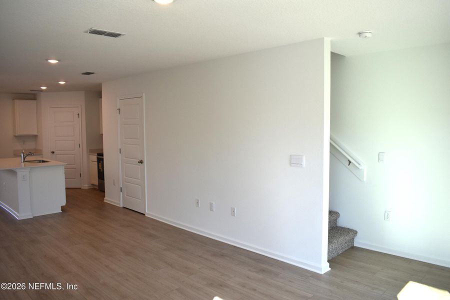 Spacious, unfurnished interior of a new home in Irongate Villas, Jacksonville (Image 22).