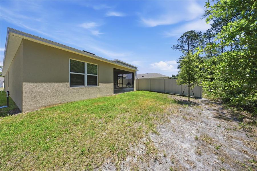 Exterior details and patio area of a home in Pelham Park, Deland (Image 3).