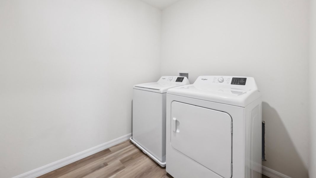 Representative furnished interior of a home built from the ROBIE by D.R. Horton in Oaks Preserve, Gainesville (Image 25).