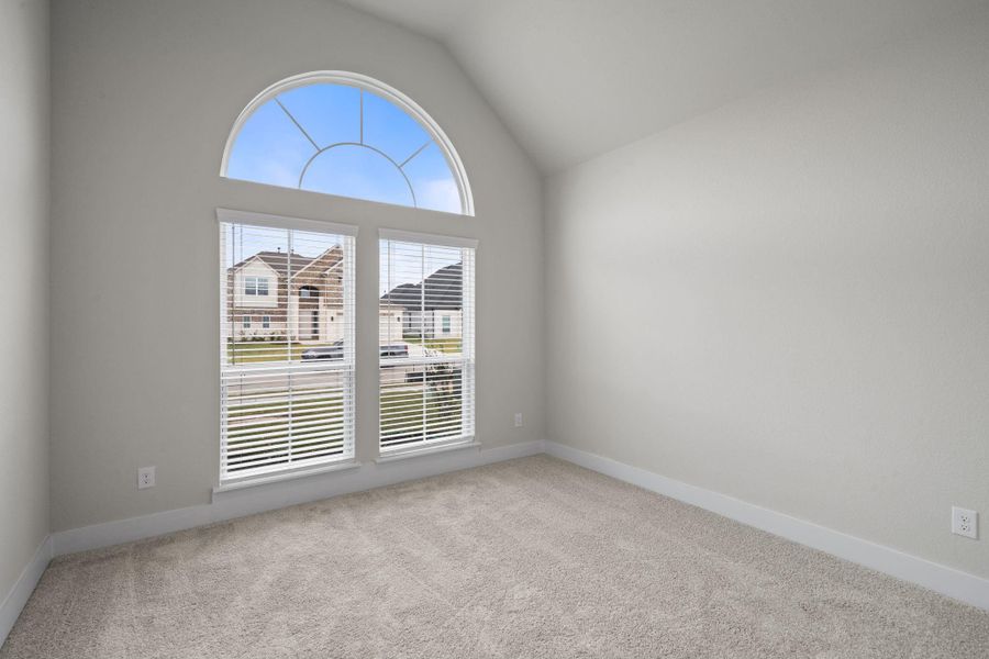 Spacious, unfurnished interior of a new home in Barton Creek Ranch, Conroe (Image 10).