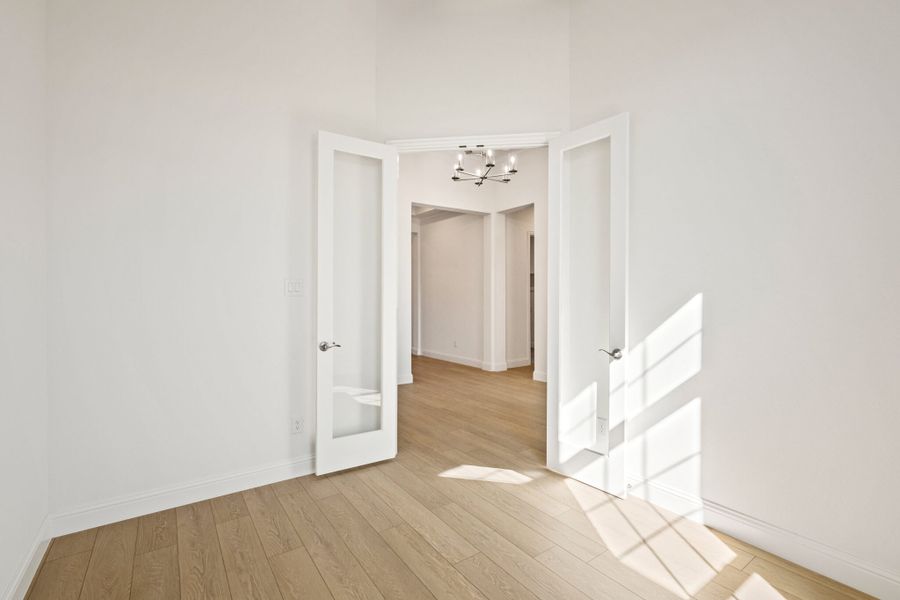 Spacious, unfurnished interior of a new home in Myrtle Creek, Waxahachie (Image 18).