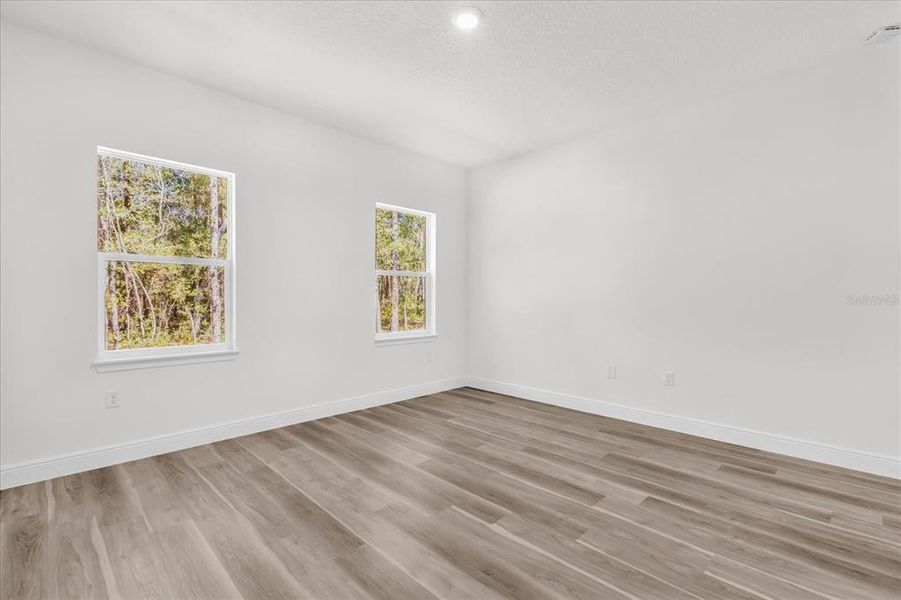 Spacious, unfurnished interior of a new home in , Citrus Springs (Image 31).