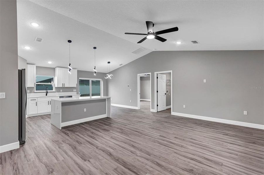 Spacious, unfurnished interior of a new home in , Ocala (Image 16).