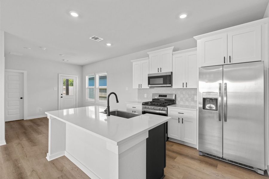 Representative furnished interior of a home built from the Hera 1605 SB by Saratoga Homes in Glendale Lakes, Rosharon (Image 4).
