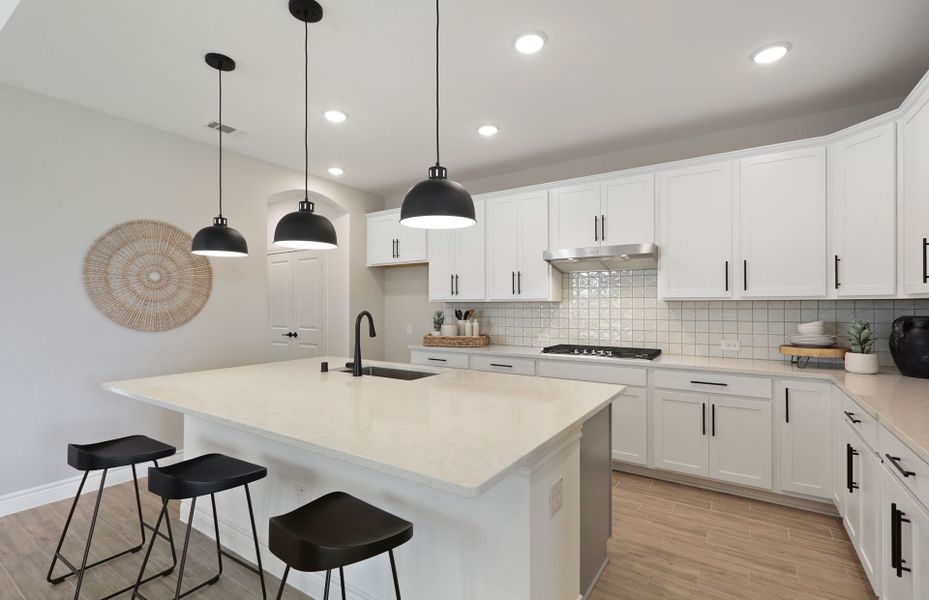 Representative furnished interior of a home built from the Lexington by Pulte Homes in Ryehill, Sugar Land (Image 9).