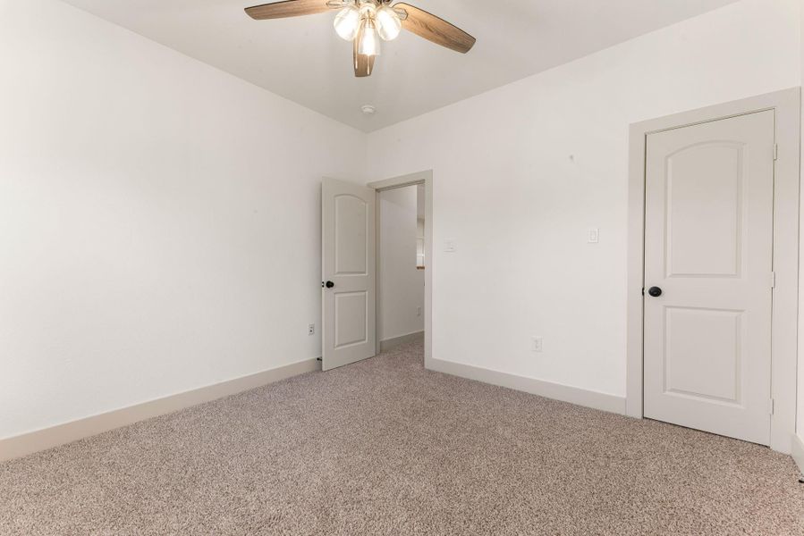 Spacious, unfurnished interior of a new home in , Tomball (Image 43).