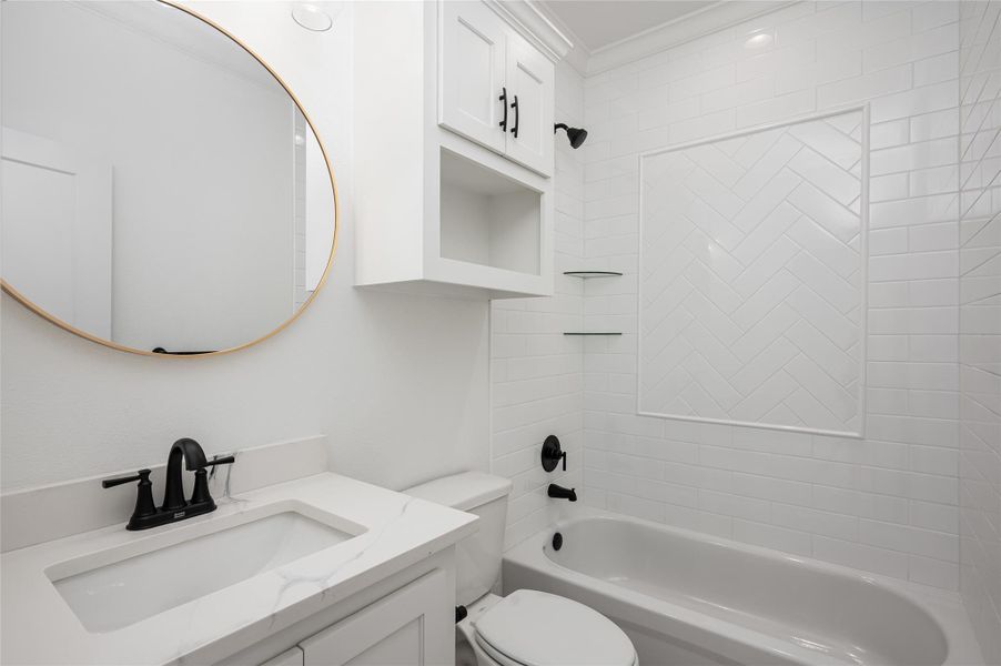 Furnished interior view inside a new home in , Bolivar Peninsula (Image 7).