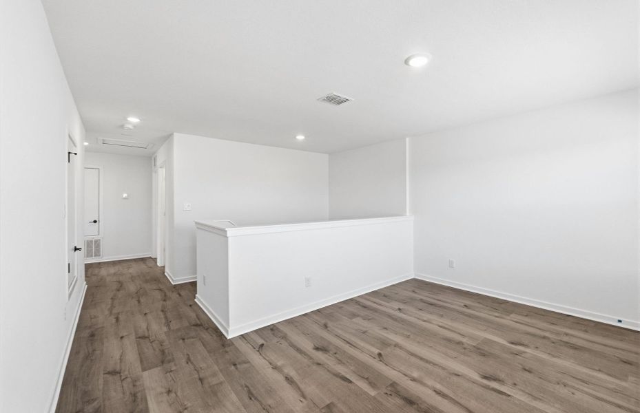 Spacious, unfurnished interior of a new home in Sunfield, Buda (Image 47). Spacious, unfurnished interior of a new home in Sunfield, Buda (Image 47).