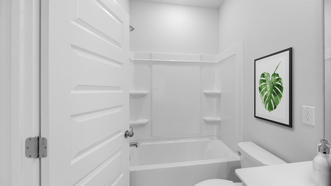 2579 Kingston Bath2 1of2 F2