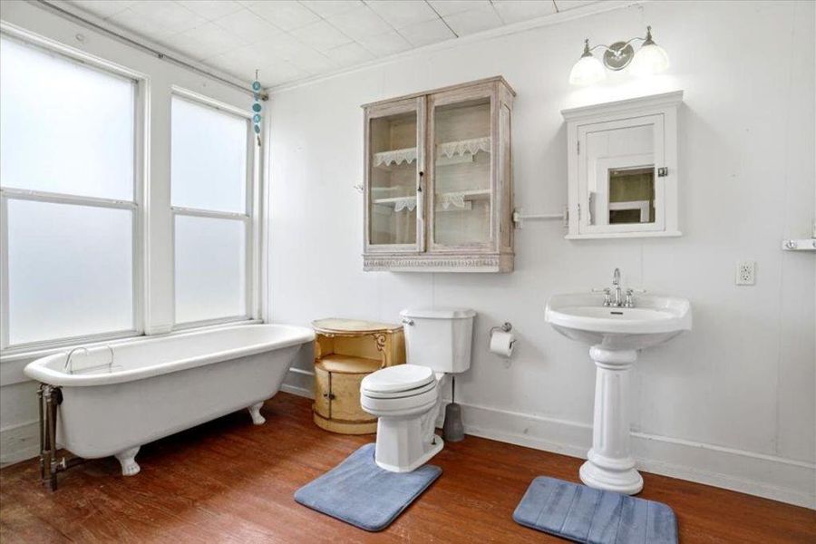 Furnished interior view inside a new home in , Itasca (Image 11).