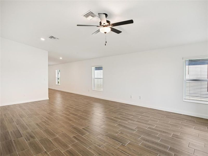 Spacious, unfurnished interior of a new home in Trilby Crossing, Brooksville (Image 9).
