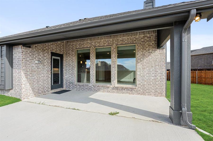 Exterior details and patio area of a home in Villages of Walnut Grove, Midlothian (Image 4).