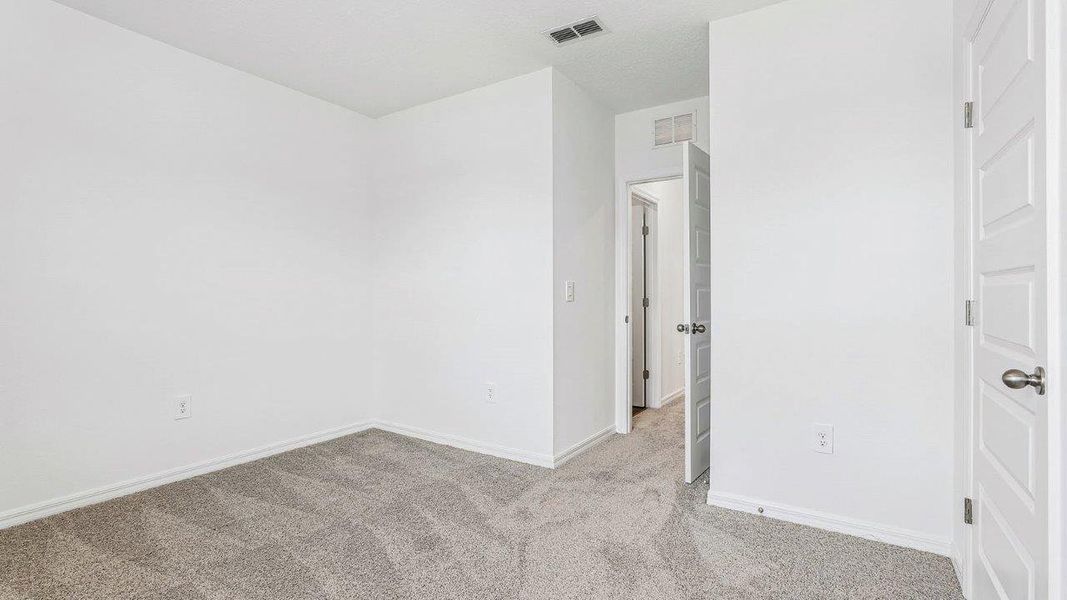 Spacious, unfurnished interior of a new home in Avalon Park Tavares, Tavares (Image 29).