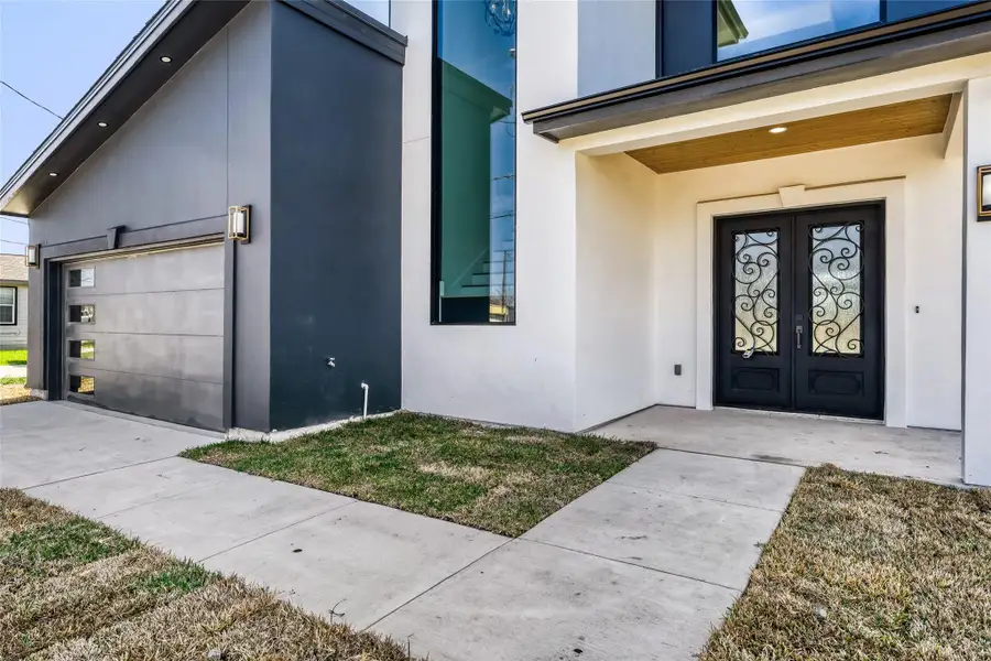 No HOA! Just a few blocks from local restaurants and a mile from the burgeoning development along 290.