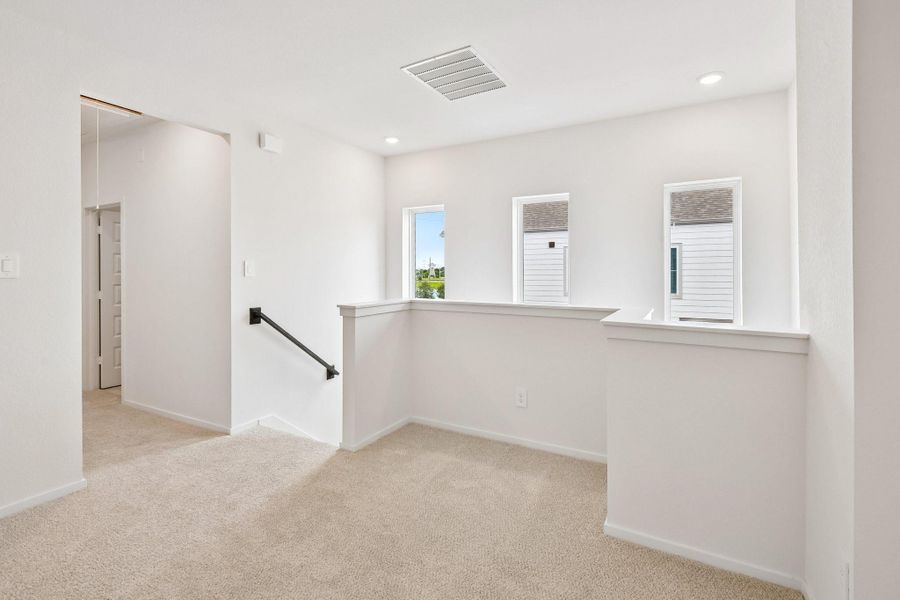 Spacious, unfurnished interior of a new home in Kemah Crossing - City Series, Kemah (Image 35).